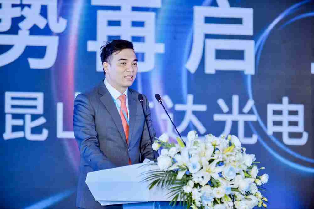 彩霸王执行长暨总经理柯富仁于启用仪式致词