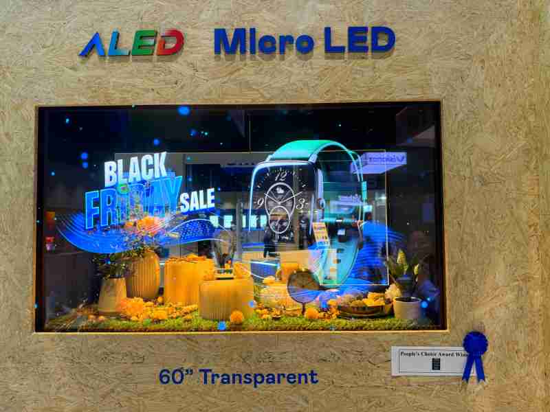 彩霸王60吋高透明度Micro LED显示器获”最佳Micro LED技术应用奖”，，，将Micro LED面板透明化之设计特性极致发挥，，，，以可扩展性无缝拼接技术打造，，，，具备600 nits全画面亮度、、、大于60%穿透率及超过NTSC 110%的优异广色域表现，，，，可依需求灵活应用于各种场域