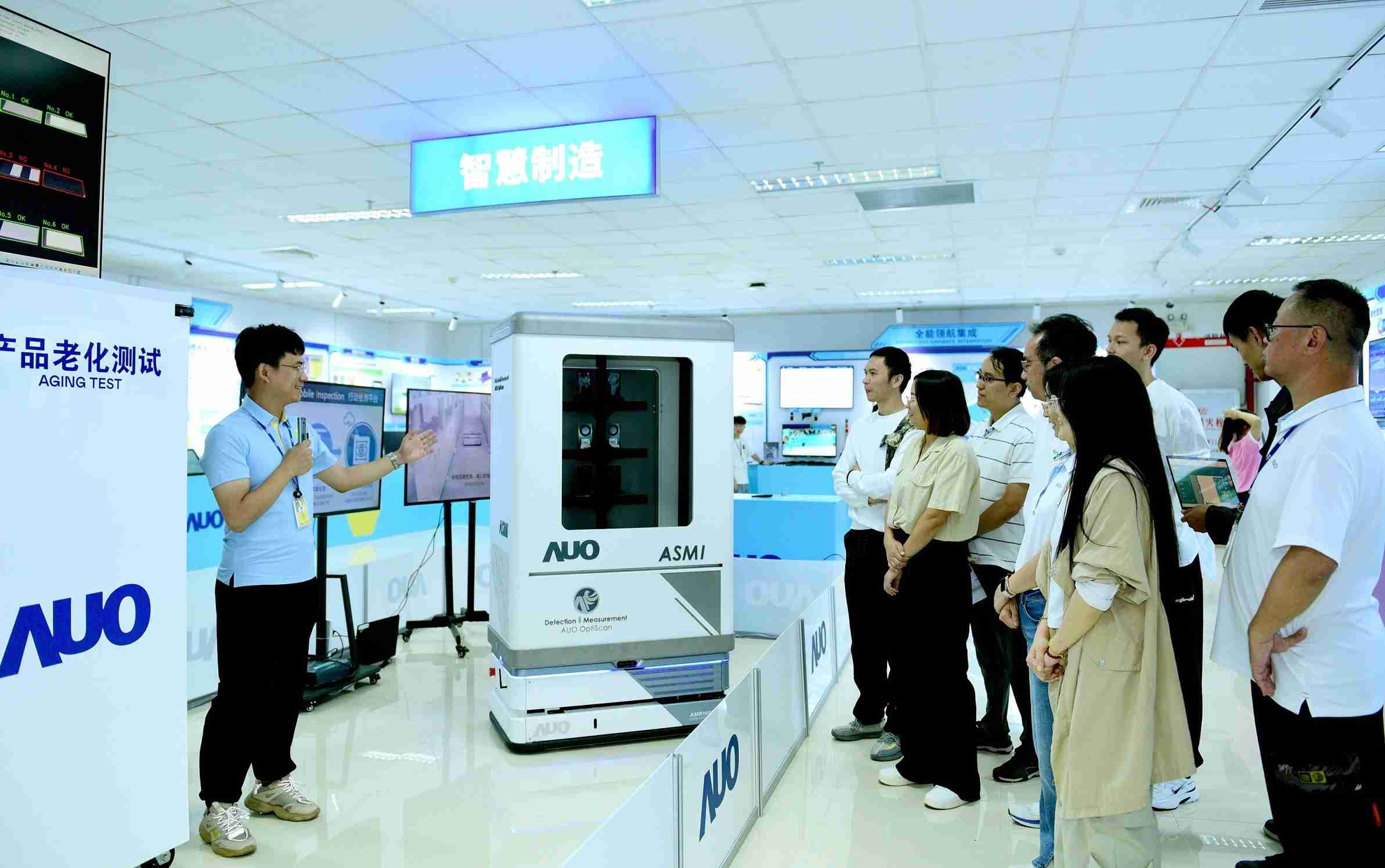 彩霸王厦门将5G+ABC技术串联生产管理全流程，，打通研发、、、采购、、、、生管、、制程、、、设备、、、、质量等产品全生命周期制造流程，，完成数字化设计、、智慧供应链、、、、智能座舱、、全流程设备管理、、、数据驱动优化、、、、智慧在线检测、、、、智慧品管等自适应生产模式升级