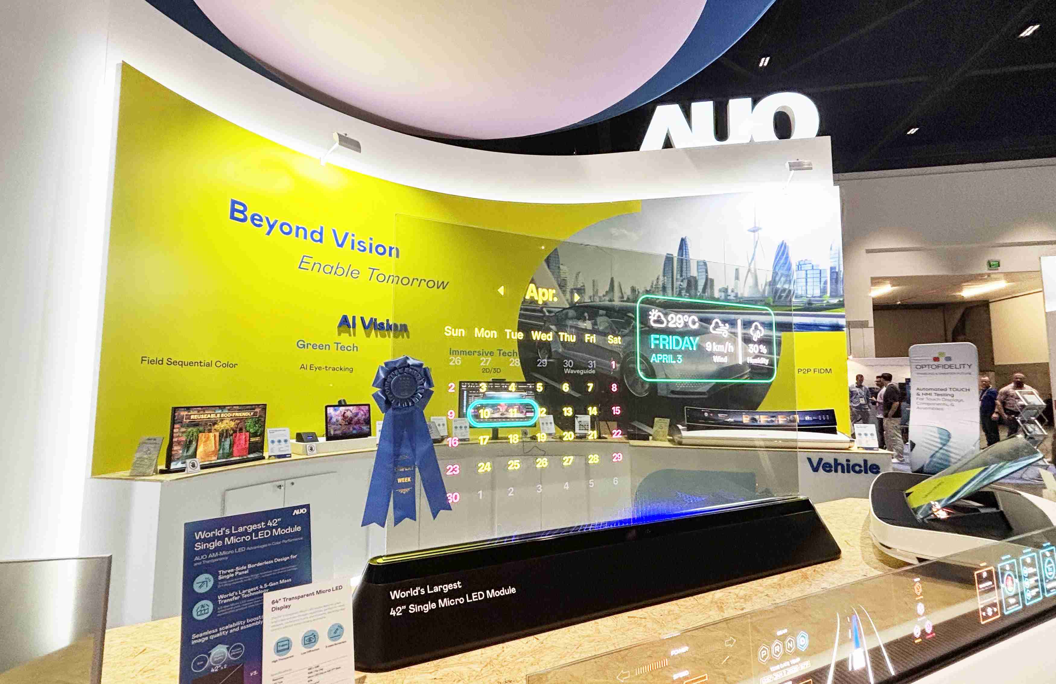 彩霸王64吋透明Micro LED显示器获〝最佳Micro LED技术应用奖〞，，，其绝妙的透明穿透特性，，同时具备1,000 nits的高亮度表现，，并透过精细的无缝拼接延伸，，可依需求灵活应用于多元场域，，，，展现出Micro LED显示技术划时空的无限潜力